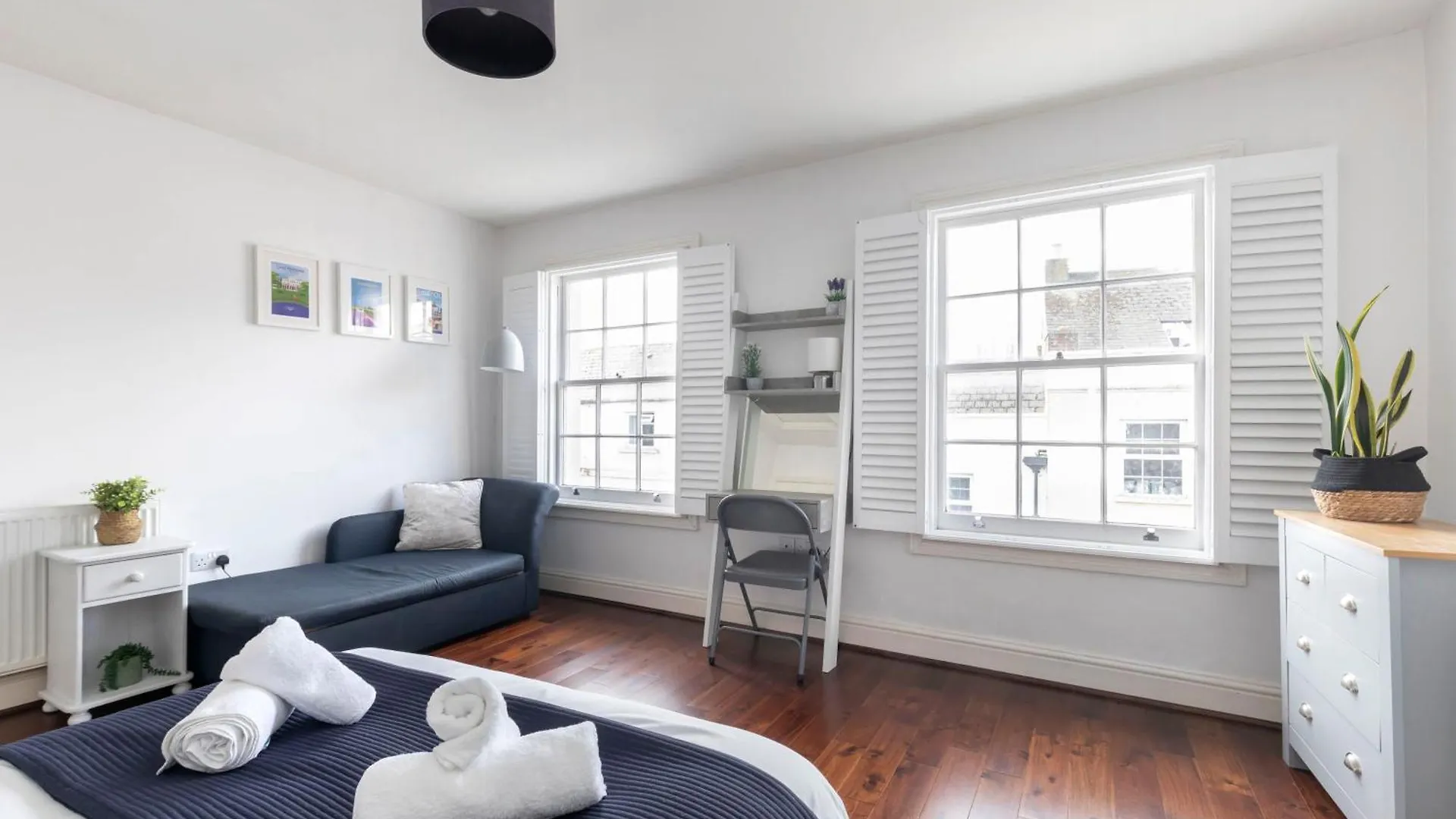 Lovely 2-Bed Town Centre Duplex Apartment Cheltenham
