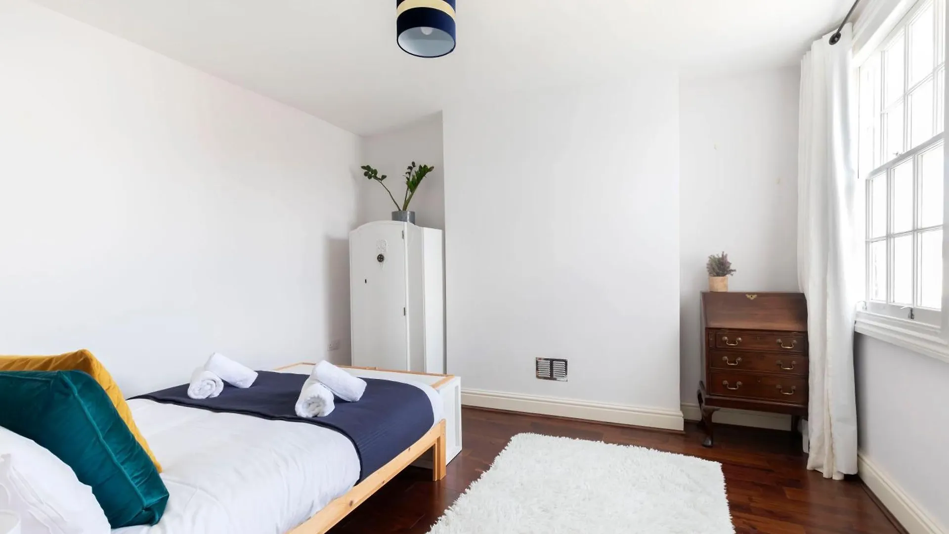 Lovely 2-Bed Town Centre Duplex Apartment Cheltenham