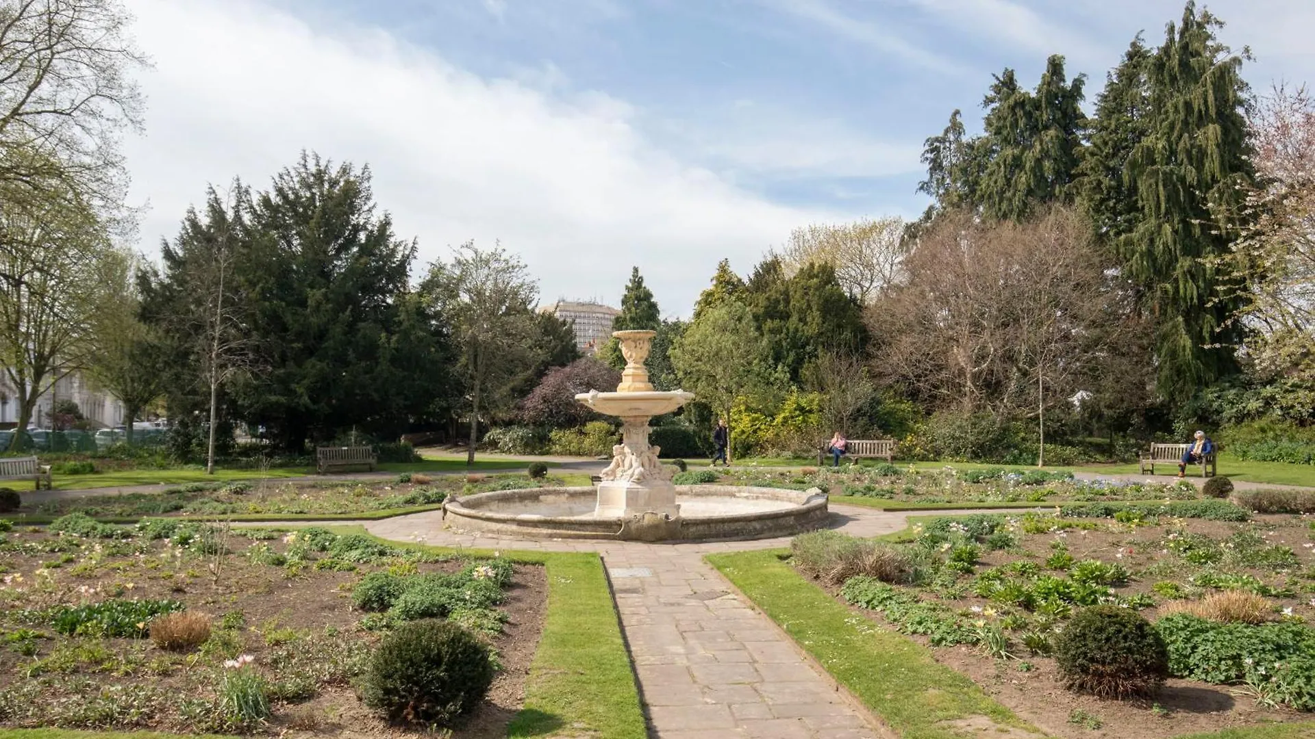 Lovely 2-Bed Town Centre Duplex Apartment Cheltenham